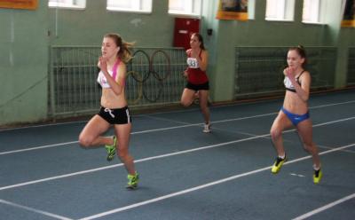 В манеже «Юность» завершились легкоатлетические соревнования памяти Павла Чехова